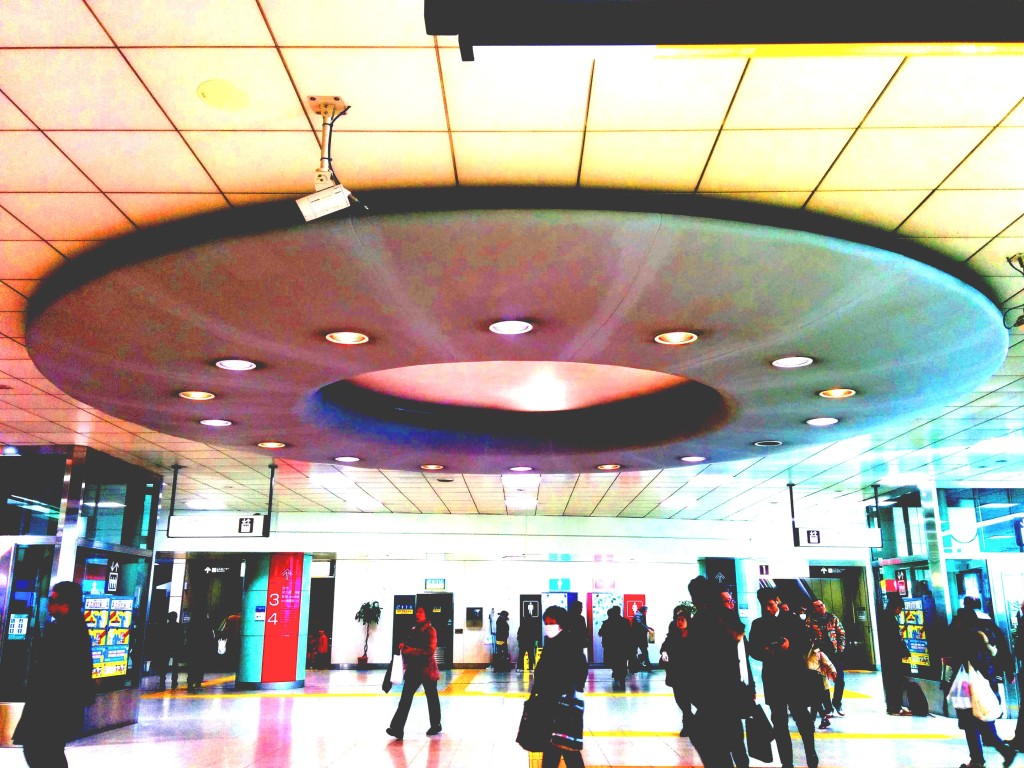府中駅の天井